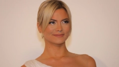 MILICA PAVLOVIĆ ZASENILA SVE KOLEGE GLAMUROZNIM POJAVLJIVANJEM NA MAC-U Gala haljina ostavlja bez daha, pevačica KAO BOGINJA (FOTO)