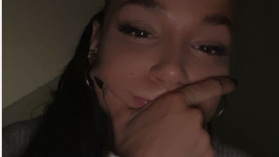 ŠOK NA NASTUPU EDITE ARADINOVIĆ Nepoznati muškarac izleteo na binu, naskočio na nju, a njena reakcija ostavila sve bez teksta (VIDEO)