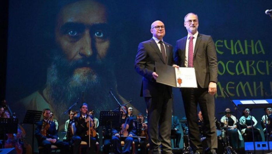 MINISTAR VUČEVIĆ PRISUSTVOVAO SVETOSAVSKOJ AKADEMIJI U SKOPLJU Ovo su njegove poruke