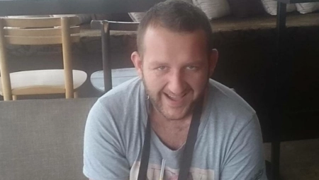 UBIO DVE SESTRE NA BEŽANIJI PA IZVRŠIO SAMOUBISTVO Goranov otac neutešan poručuje:"Ne znate koliko je teško da sahranite dva sina!"