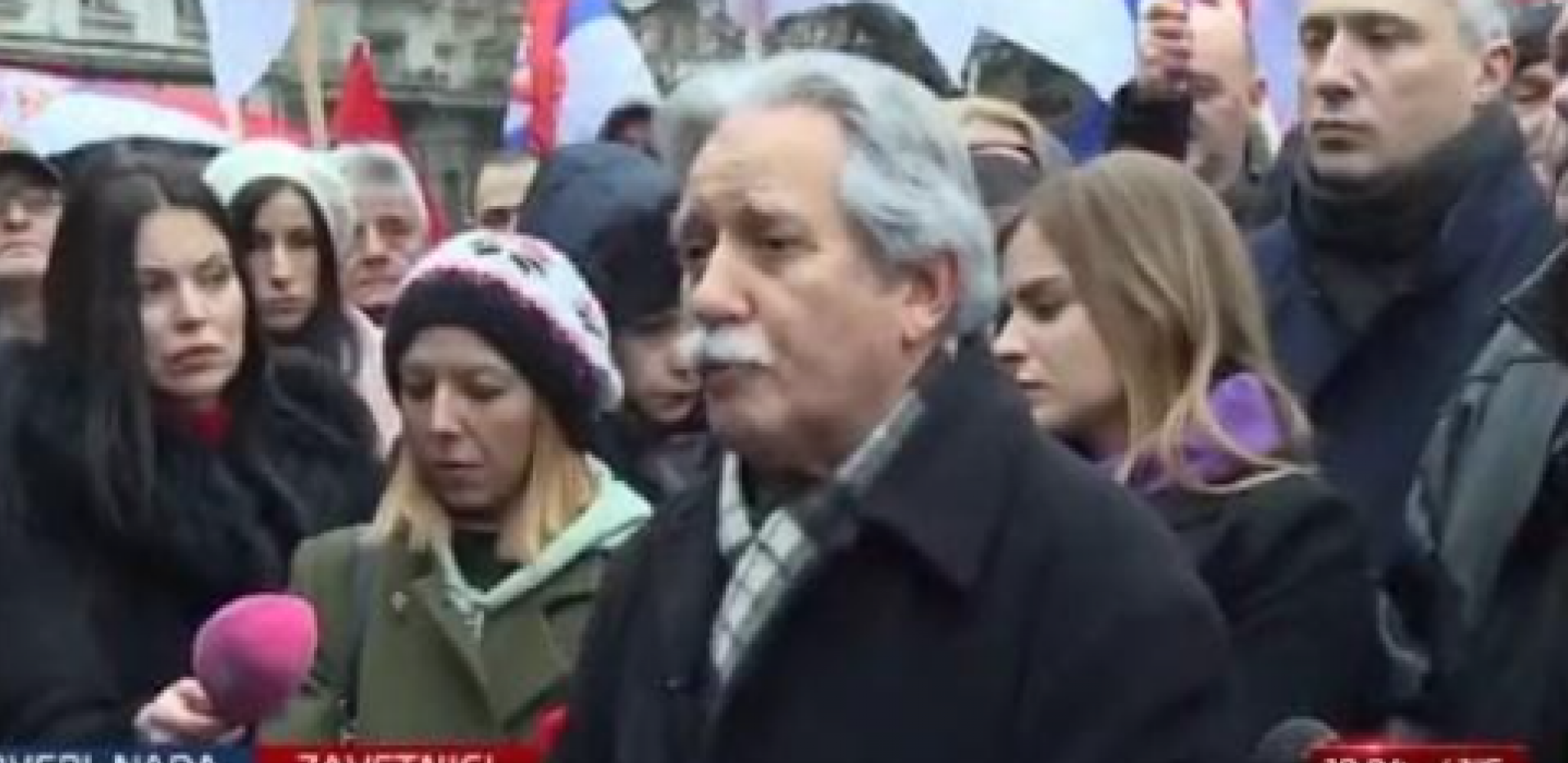 CIRKUSKI PERFORMANS U BEOGRADU Od "izdaje" Kosmeta brane ga oni koji su ga "izdali" (VIDEO)