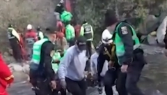 NAJMANJE 25 LJUDI POGINULO U JEZIVOJ NESREĆI! Autobus se survao niz provaliju u Peruu