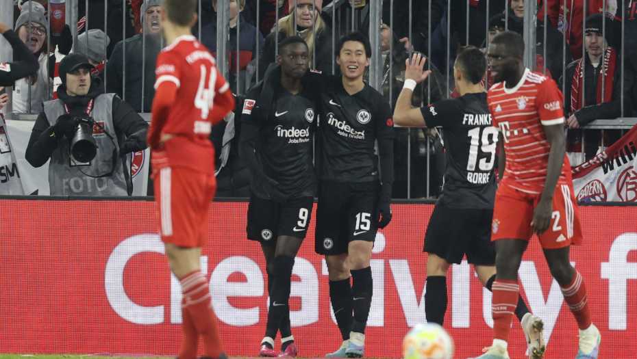 NIKAD LUĐA ŠAMPIONSKA TRKA U NEMAČKOJ Ajntraht lako slomio Verder, od prvog do šestog mesta samo pet bodova razlike