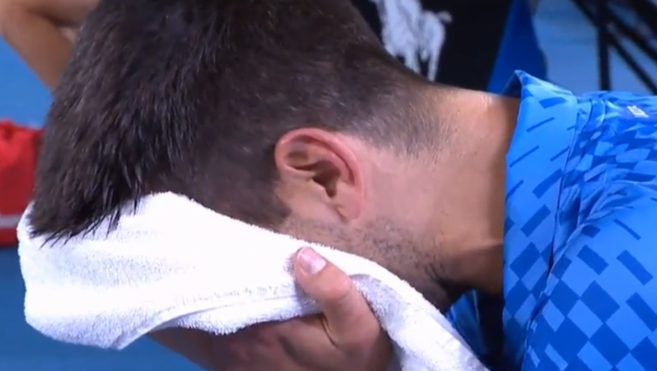 NAJTEŽI NOVAKOV SNIMAK U KARIJERI Stavio peškir preko lica, pa zajecao na sav glas (VIDEO)