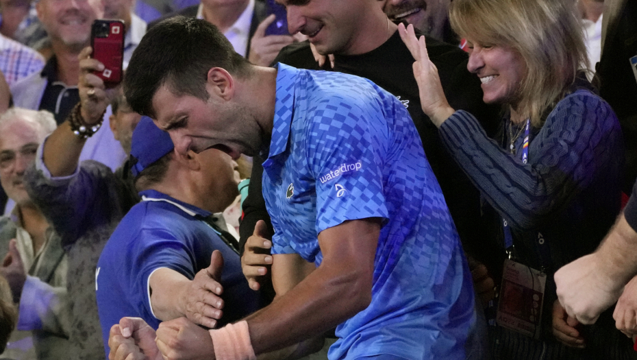 NOVAK SAM PROTIV SVIH Fotografija koja je "zapalila" društvene mreže, dežurni mrzitelji će pući od muke (FOTO)