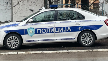 PENZIONER LEŽAO ISPRED KAFANE SA MODRICAMA Ležao ispred kafane u Novom Selu, policija ga pronašla!