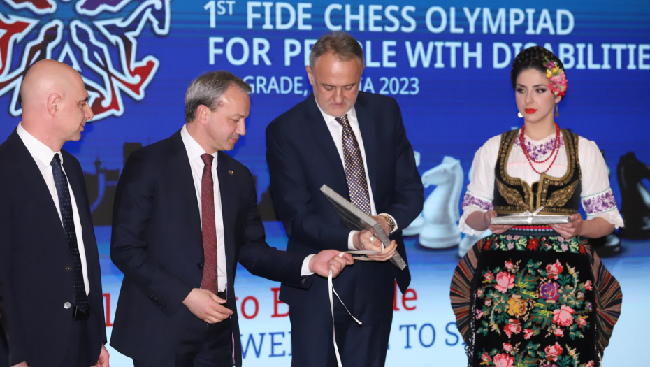 ŠAHOVSKA ISTORIJA SE ISPISUJE U PRESTONICI SRBIJE U Beogradu otvorena prva FIDE šahovska Olimpijada za osobe sa invaliditetom, ministar Gajić poručuje: Ukazana nam je velika čast (VIDEO)