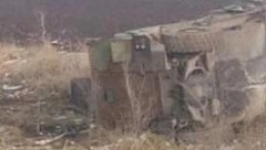 NAJNOVOVIJI DETALJI UDESA NA PUTU VRŠAC-PANČEVO U sudaru auta i oklopnog vojnog vozila stradala žena, povređena tri pripadnika vojske