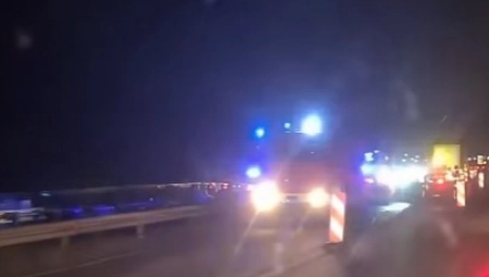 SUDAR AUTOMOBILA I TERETNJAKA KOD POJATA Dve osobe povređene, od toga jedna teže (VIDEO)