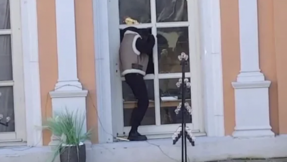 ANĐELA ĐURIČIĆ POBEGLA IZ ZADRUGE Pre pola sata slomila vrata i otišla, dokusurila je Ana! TU JE I SNIMAK BEKSTVA (VIDEO)