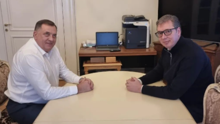 "NA STOLU NEMA NIČEGA, SAV PODVARAK SMO POJELI" Vučić objavio fotografiju nakon sastanka sa Dodikom (FOTO)