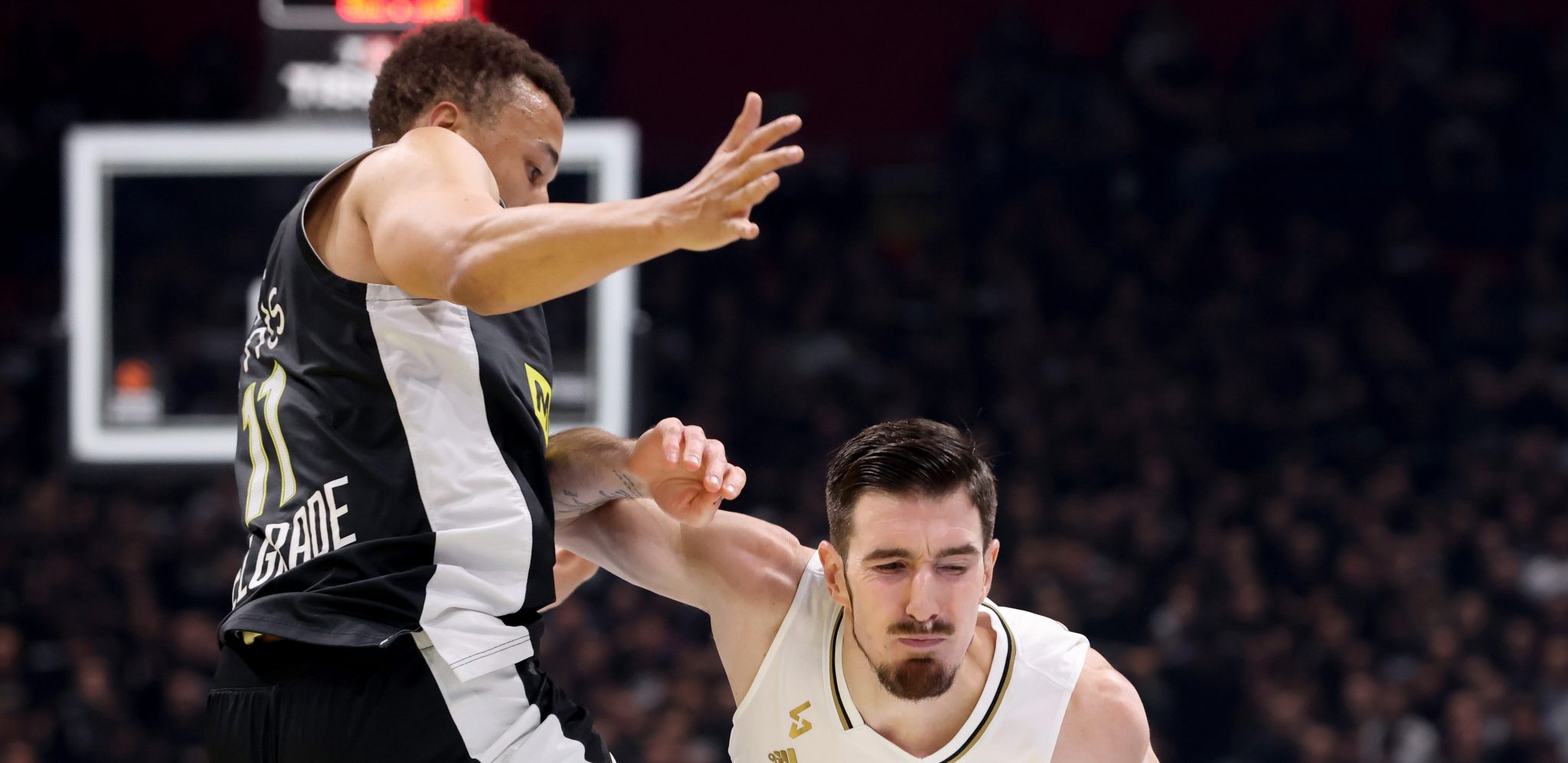 PARTIZAN NIJE IMAO MILOSTI PREMA ASVELU Crno-beli "potvrdili" brejk iz derbija, zgromili Francuze u paklu Arene i nastavljaju pohod ka Top 8