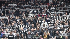 SPEKTAKL ZA PAMĆENJE Pogledajte koreografiju "grobara" pred utakmicu Partizana i Olimpijakosa (VIDEO)