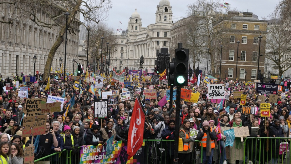 CRNI DANI STIGLI U BRITANIJU Javne kuhinje pune, milioni ostali bez hleba!