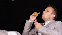 ZAŠTO DA PRIMAM PLATU KAD NE RADIM NIŠTA?! HIT! Crnogorac dao otkaz jer je samo sedeo na poslu