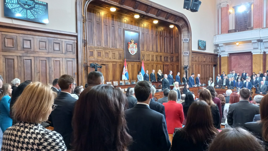 HEROJI U SKUPŠTINI DOČEKANI GROMOGLASNIM APLAUZOM Na današnjoj sednici i Srbi koji su bili na meti prištinskih ekstremista (FOTO)