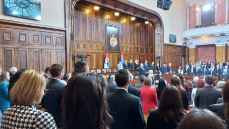 HEROJI U SKUPŠTINI DOČEKANI GROMOGLASNIM APLAUZOM Na današnjoj sednici i Srbi koji su bili na meti prištinskih ekstremista (FOTO)