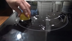 BACITE OTROVNA SREDSTVA ZA ČIŠĆENJE Sa prašakom za pecivo i pola limuna vaš šporet sijaće kao iz radnje