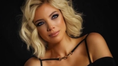 ZVEZDA GRANDA DOŽIVELA SAOBRAĆAJKU Pevačici uništen automobil: Danas nas je Bog sačuvao!