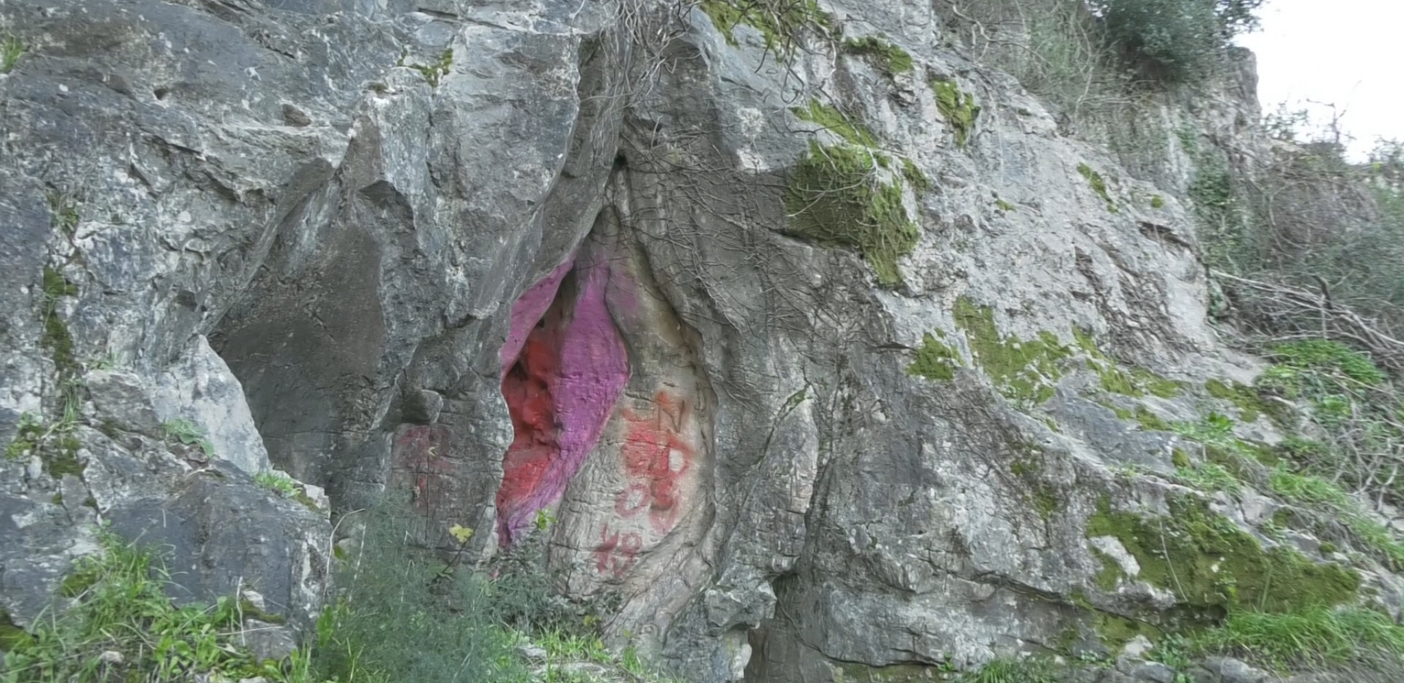 KO NE MOŽE DA SE OŽENI OVDE DOLAZI Za ovo mesto kod Tivta kažu da je magično, čudo prirode uklesano u kamenu (FOTO)