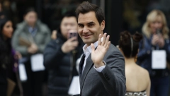 RODŽER IMITIRAO NOVAKA Mora li baš sve kao i Đoković? (VIDEO)