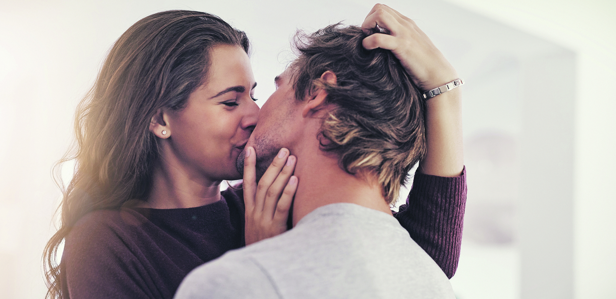 STRASTVENI, NEŽNI, VLAŽNI... Poljupci otkrivaju kakva je osoba u krevetu!