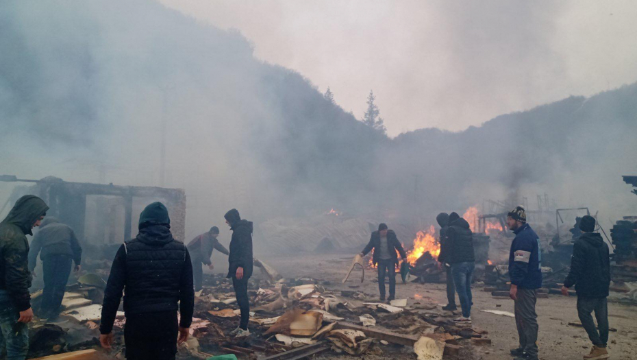 PRVE SLIKE SA LICA MESTA OGROMNOG POŽARA U UŽICU Vatra progutala pet objekata dva preduzeća (FOTO/VIDEO)