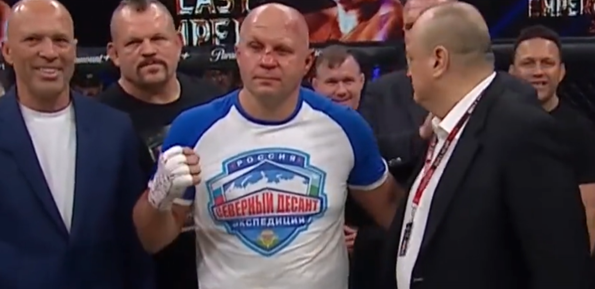 AMERIKANAC UNIŠTIO RUSKOG IMPERATORA I ZAVRŠIO MU KARIJERU Niko nikada nije ovako otišao u penziju, Fedor dobio brutalne batine (VIDEO)