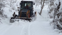 AKCIJA ZAVRŠENA, PUT PROHODAN  Ministri u akciji pomoći zavejanoj porodici