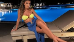 GIGANTSKE GRUDI IVANE STAMENKOVIĆ SINDI POMUTILE RAZUM MUŠKARCIMA Napravila hot pozu, prekrstila noge, a silikoni iskočili (FOTO)