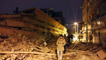 ODMAKNITE SE OD PROZORA, NE PALITE ŠIBICU I Srbiju može zadesiti katastrofa kao u Turskoj, evo koja pravila u slučaju zemljotresa treba da znamo napamet