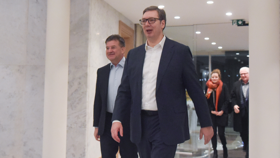 Predsednik Vučić se sastao sa Miroslavom Lajčakom