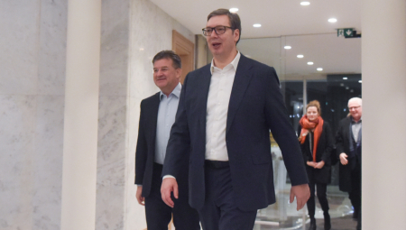 VUČIĆ SE SASTAO SA LAJČAKOM Susret upriličen u Vili Mir (FOTO)