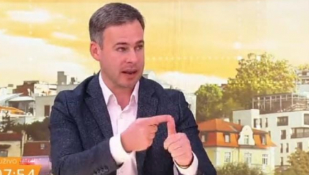 MOLIM, ŠTA ĆEŠ DA URADIŠ? PREDUZEĆEŠ "MERE ADEKVATNE SNAZI I VELIČINI OVE TRAGEDIJE"? UZEĆEŠ PIŠTOLJ I POČETI DA PUCAŠ?? Aleksić javno poziva na nasilje