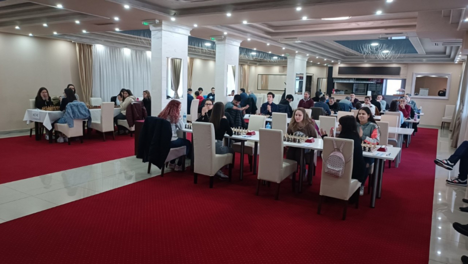 VELIKI SUDAR U NOVIM BANOVCIMA Počelo muško i žensko polufinale u Hotelu Novella Uno