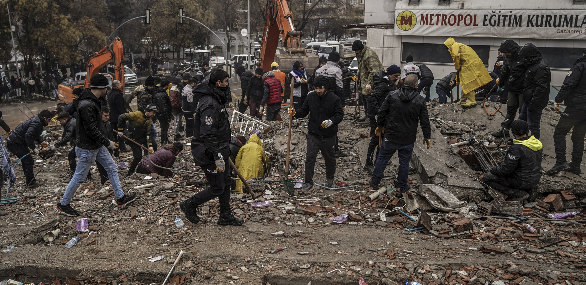 NOVI ZEMLJOTRES POGODIO TURSKU Više od 4.300 mrtvih, a strahuje je se da bi broj žrtava mogao biti i osam puta veći!