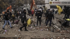 POTRAGA ZA PREŽIVELIMA NE PRESTAJE Majka i dve ćerke spašene iz ruševina u Turskoj