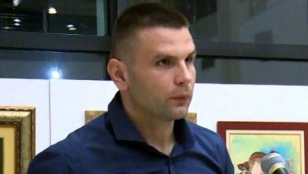 POLICAJAC OBJAVIO KNJIGU PESAMA O SRPSKIM HEROJIMA Promociju posvetio teško bolesnom kolegi (FOTO)