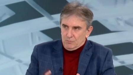 SKIDAM KAPU VUČIĆU, VODI SPOLJNU POLITIKU KOJA JE JEDINA MOGUĆA! (VIDEO)