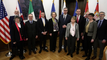 VAŽAN SASTANAK SA AMBASADORIMA KVINTE Vučić insistirao na formiranju ZSO (FOTO)