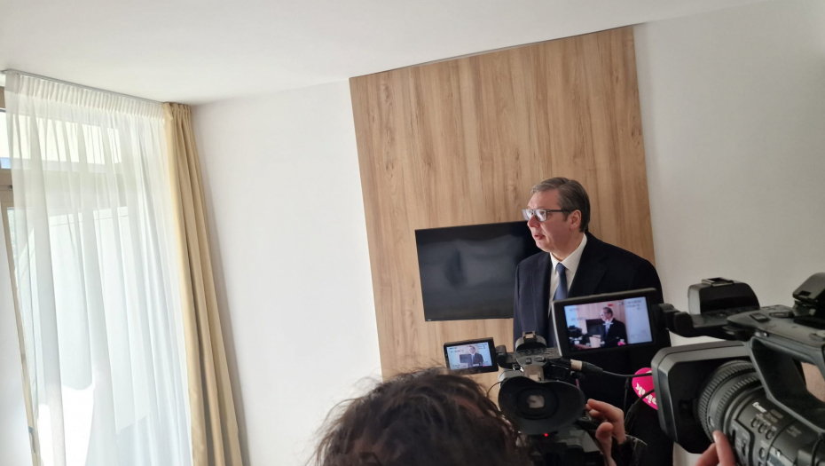 "IMATE TERETANU, ALI JA U NJU NE BIH UŠAO" Vučić obišao hotel, pa se našalio (FOTO/VIDEO)