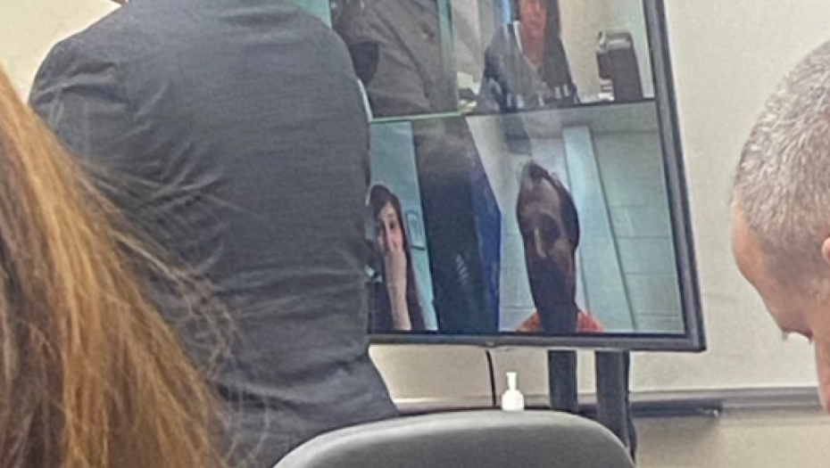 POGLED UBICE?! Snimak sa suđenja Brajanu Volšu - detalj koji sve otkriva! (VIDEO)