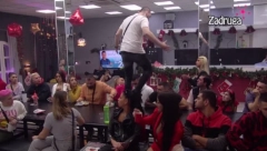 JEDINI SAM TI PRIJATELJ Zvezdan VAN SEBE  skočio na sto da dokaže da nije slavio zbog Anine NESREĆE