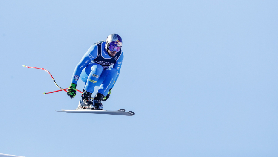 STRAVIČNA NESREĆA U SUPERVELESLALOMU Poznati skijaš pri brzini većoj od 100 na sat doživeo jeziv pad (VIDEO)