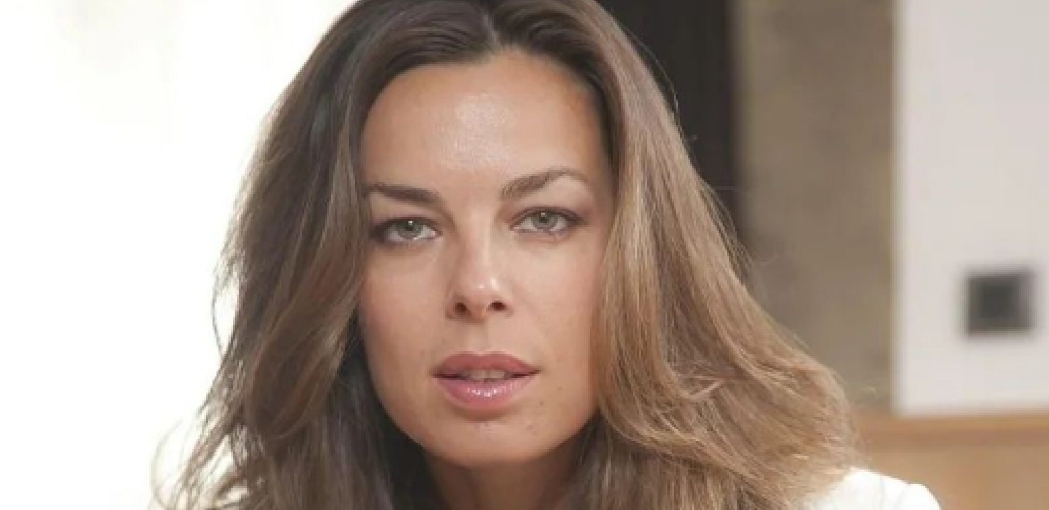 KATARINA RADIVOJEVIĆ SE TRESE, UVIJA I MLATI NA REJVU Ljudi je sa nevericom gledali, glumica jedva stoji na nogama