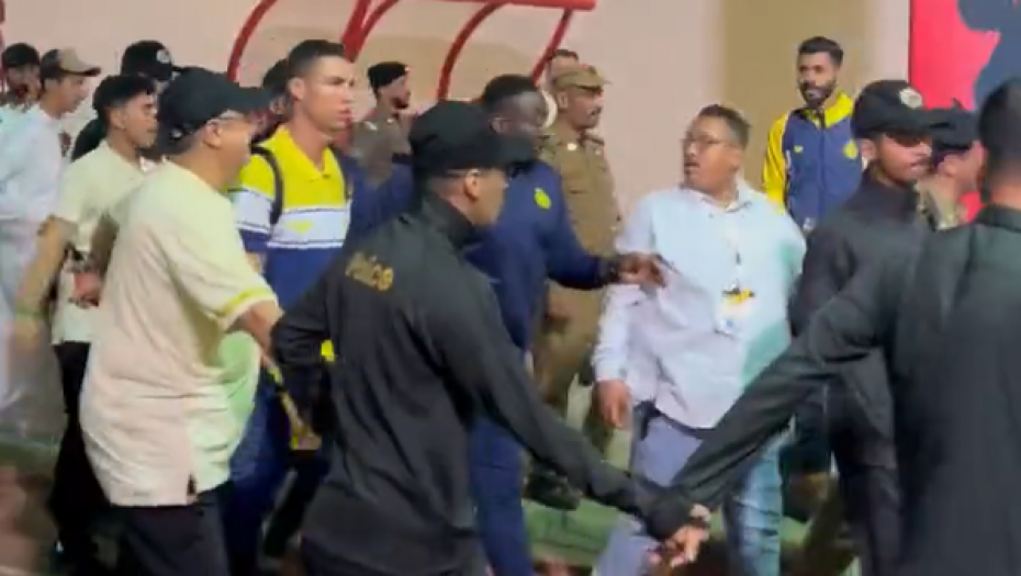 URNEBESAN PRIZOR Ovako obezbeđenje čuva Ronalda (VIDEO)