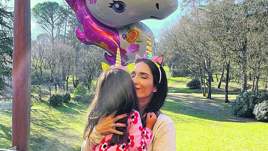 BAJKA ZA NASLEDNICU Jelisaveta ćerki proslavila rođendan, a kostim devojčice će vas oduševiti (FOTO)