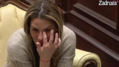 NE MOŽE DA DOĐE SEBI! Ana kuka jer je za Dan zaljubljenih dobila praseće pečenje!