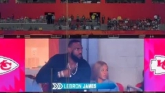 KRALJEVSKI Lebronu zviždao ceo stadion, on jednim potezom ućutkao sve (VIDEO)