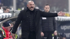 SAMPDORIJA TONE, ONI SKANDIRAJU STANKOVIĆU Deki stao pred navijače i uzeo megafon u ruke (VIDEO)